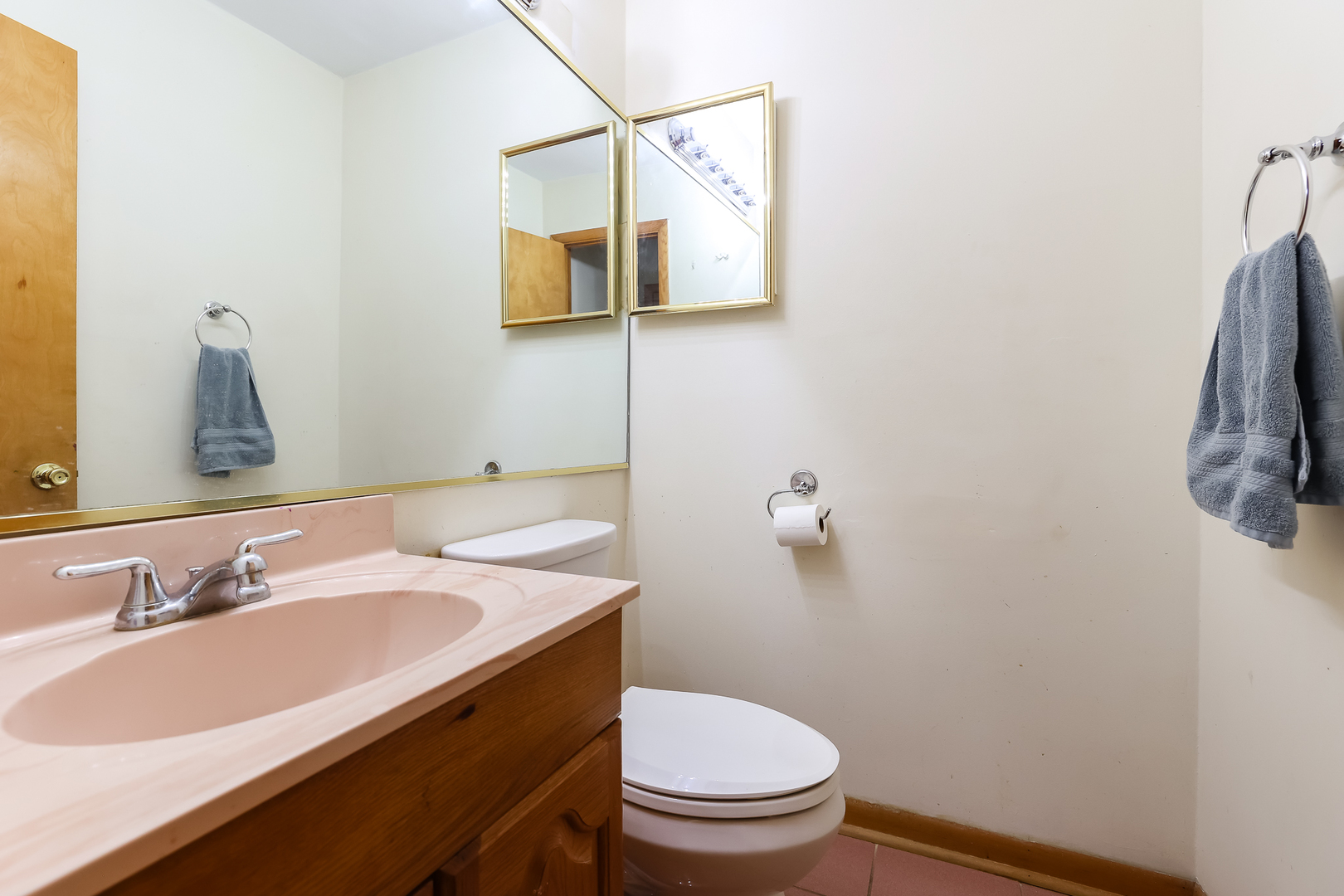 9461 Dee Road Des Plaines, IL 60016 - Photo 15 of 26 a bathroom with a sink toilet and mirror