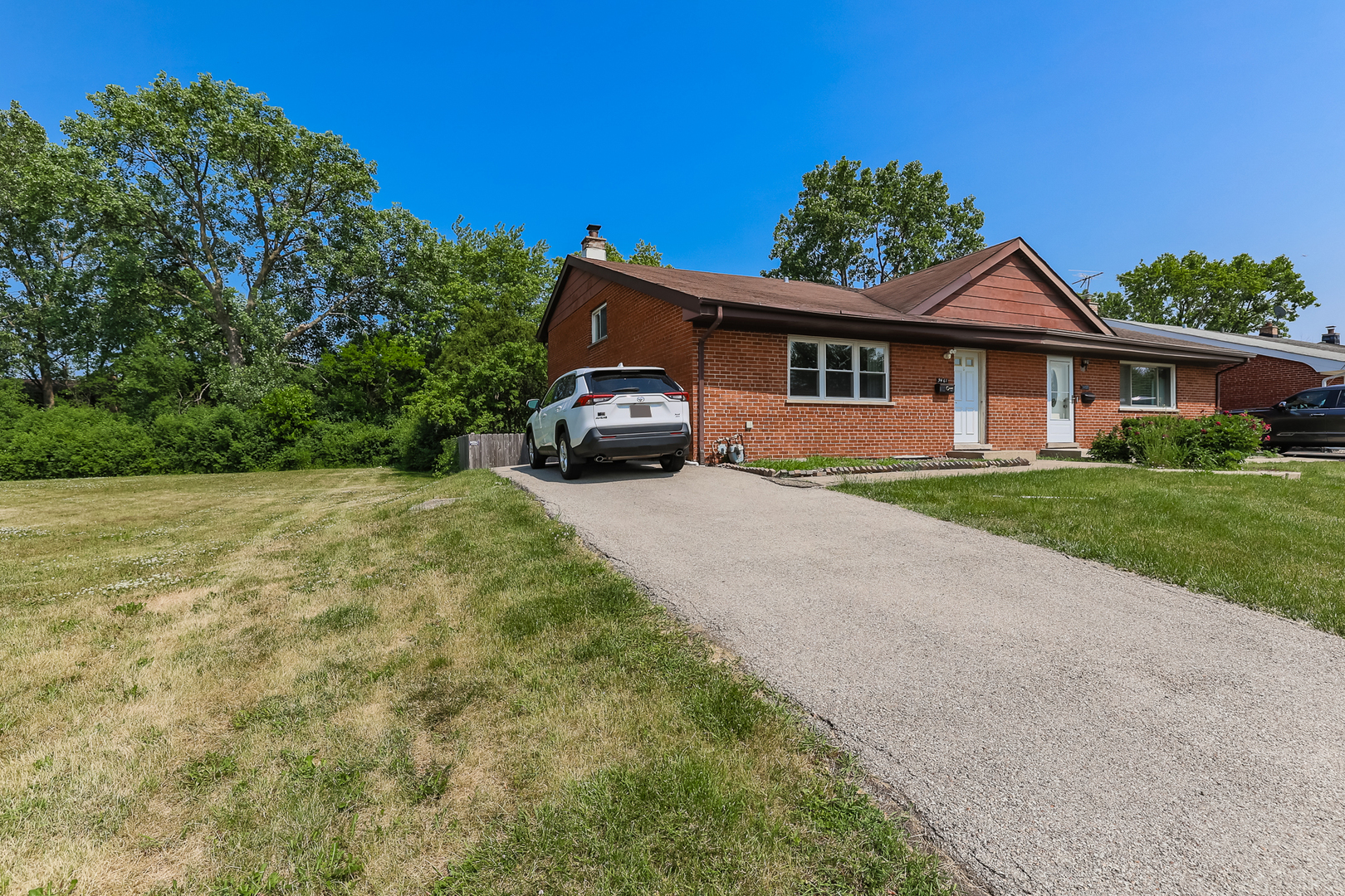 9461 Dee Road Des Plaines, IL 60016 - Photo 3 of 26 a house view with a garden space