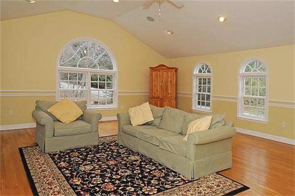 59 Willowdale Road Topsfield, MA 01983 - Photo 5 of 18 Gallery Image 5