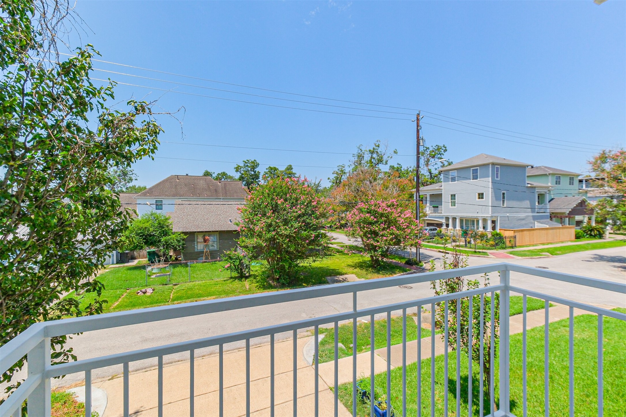 2364 Arlington Street Houston, TX 77008 - Photo 13 of 45 a view of a city from a balcony