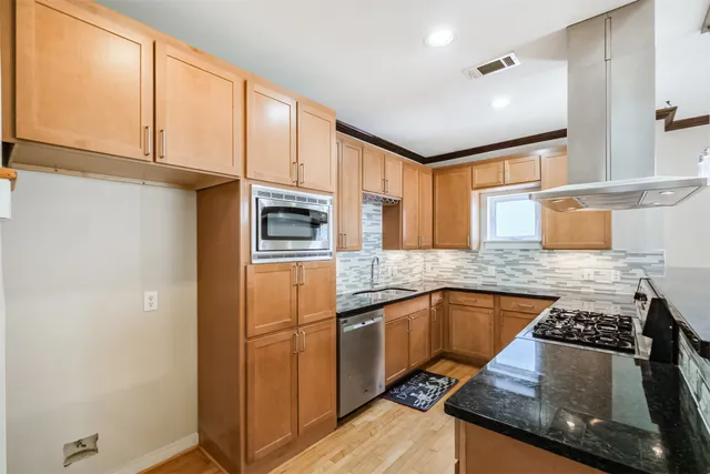 a close view of sink and tap