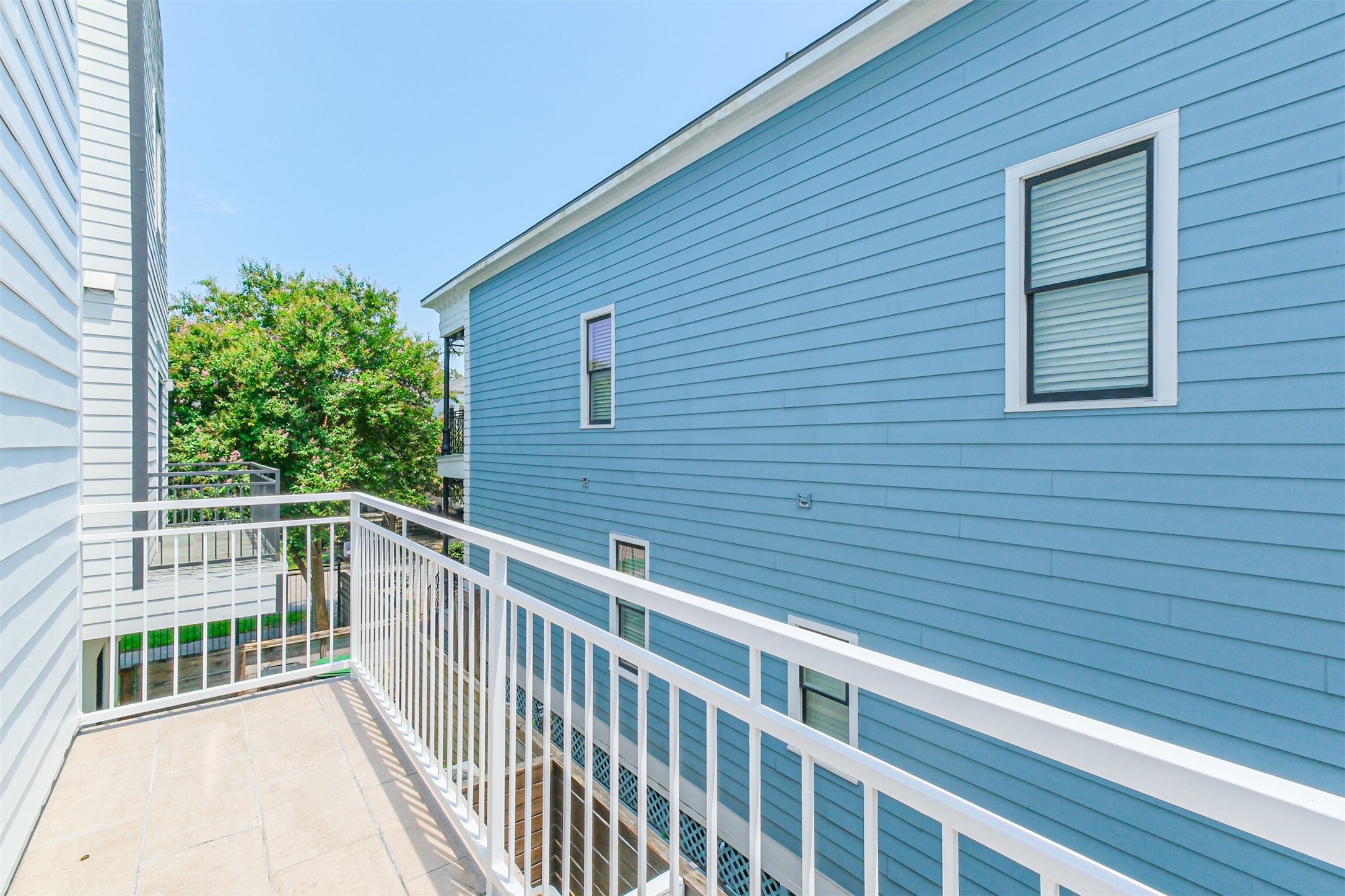 2364 Arlington Street Houston, TX 77008 - Photo 24 of 45 a view of a wooden balcony