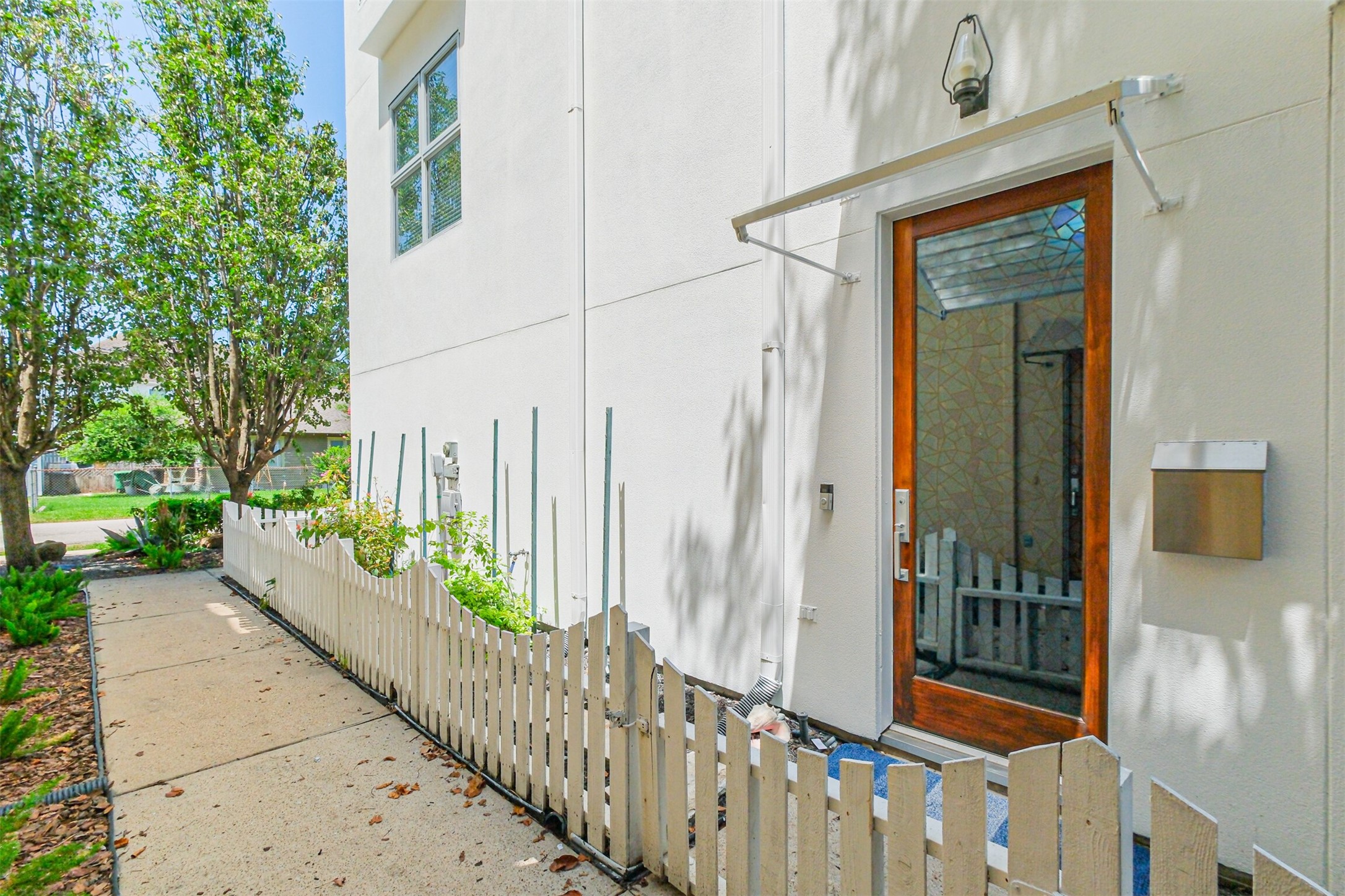 2364 Arlington Street Houston, TX 77008 - Photo 4 of 45 a front view of a house with a yard