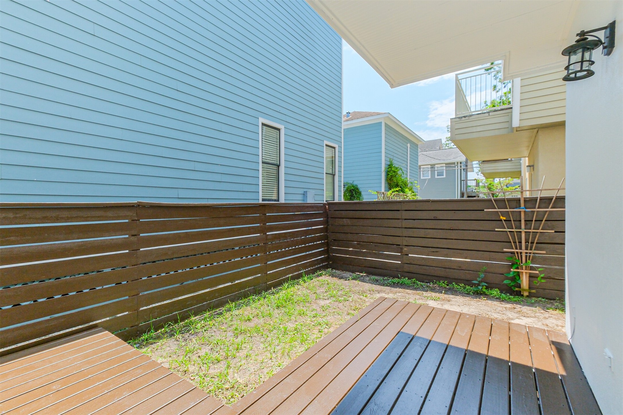 2364 Arlington Street Houston, TX 77008 - Photo 6 of 45 a view of a back yard from a balcony