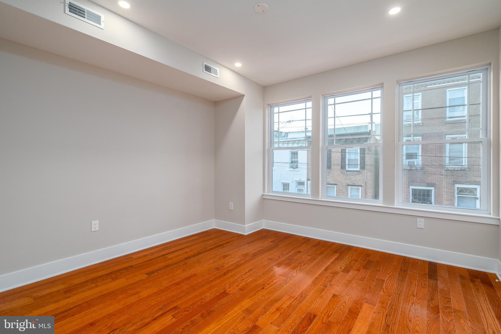 632 Tasker Street Philadelphia, PA 19148 - Photo 19 of 36