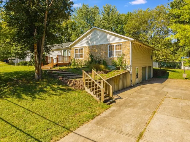 $289,900 | 2906 Northeast Russell Rd., Kansas City, MO 64117