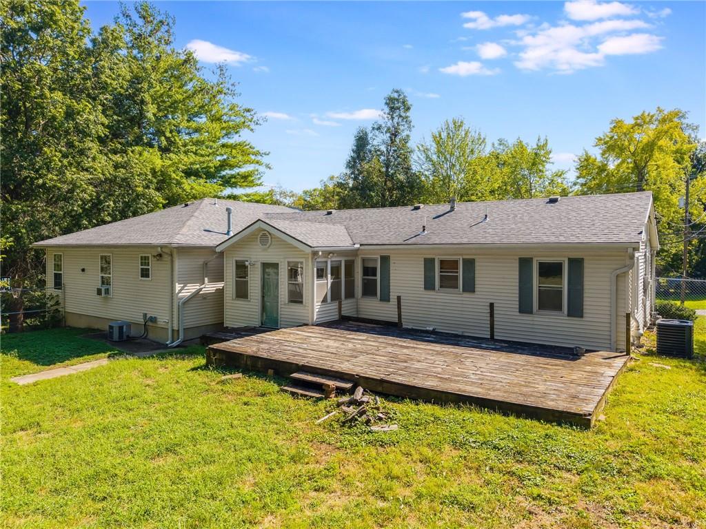 2906 Northeast Russell Rd. Kansas City, MO 64117 - Photo 29 of 34