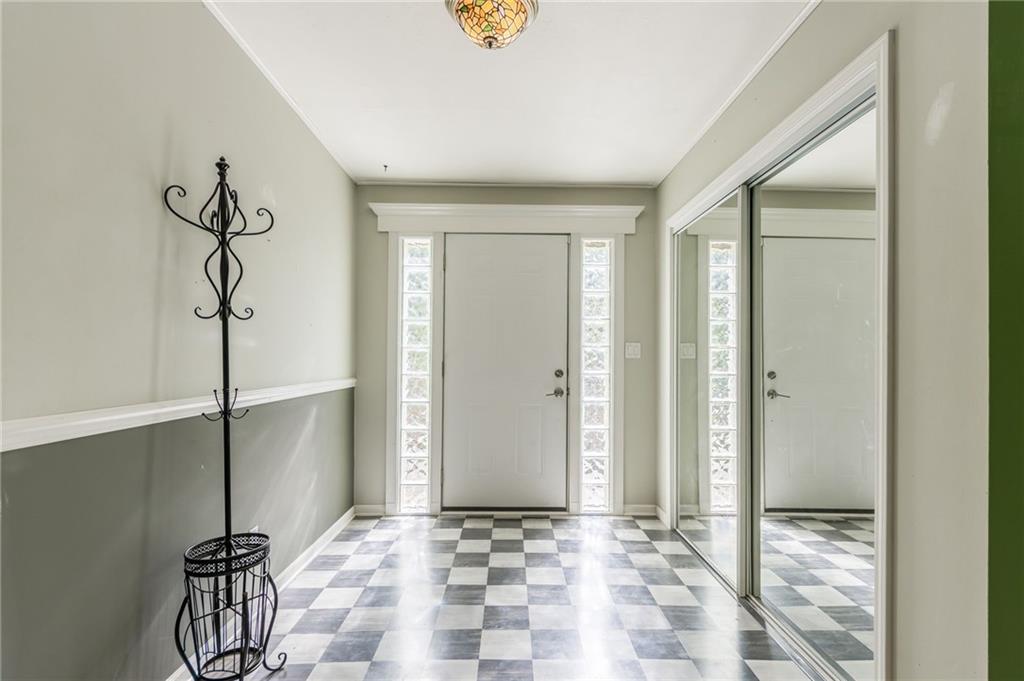 2906 Northeast Russell Rd. Kansas City, MO 64117 - Photo 4 of 34