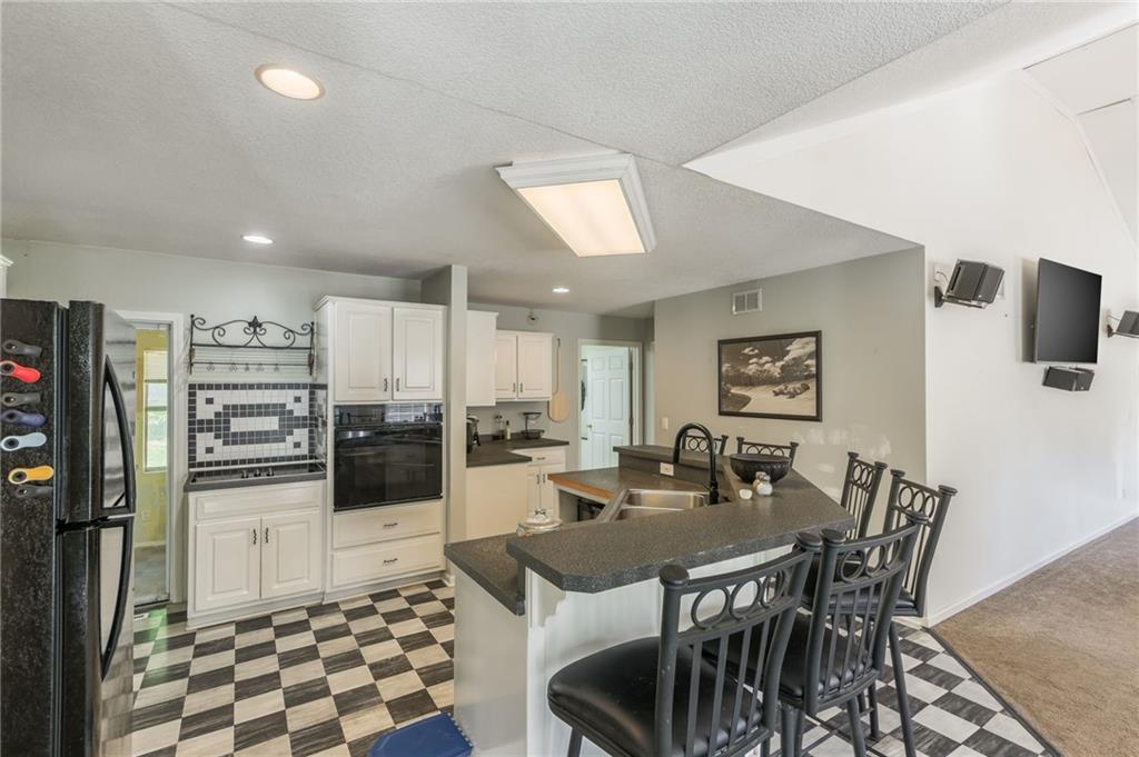 2906 Northeast Russell Rd. Kansas City, MO 64117 - Photo 8 of 34