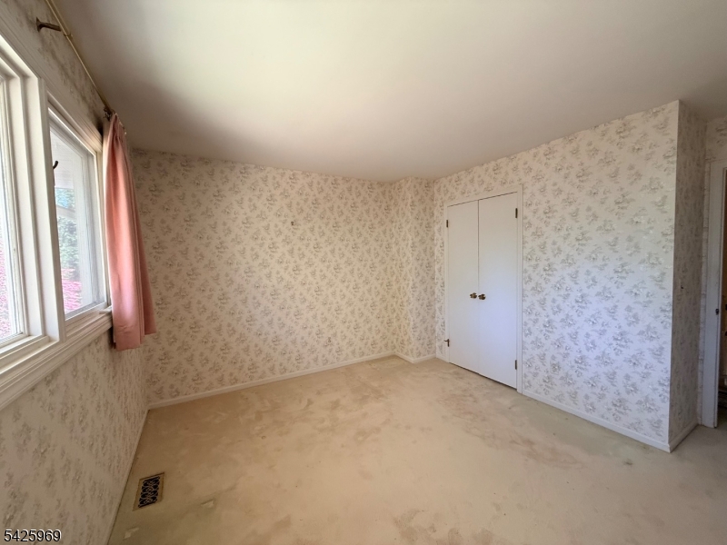 3 MacMillan Court Mahwah, NJ 07430 - Photo 23 of 48 an empty room with windows