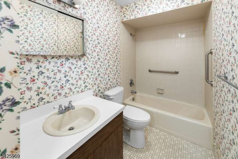 3 MacMillan Court Mahwah, NJ 07430 - Photo 28 of 48