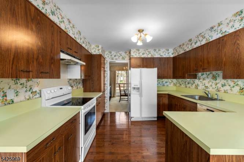 3 MacMillan Court Mahwah, NJ 07430 - Photo 4 of 48