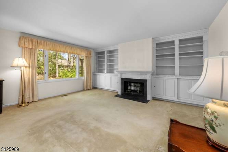 3 MacMillan Court Mahwah, NJ 07430 - Photo 9 of 48