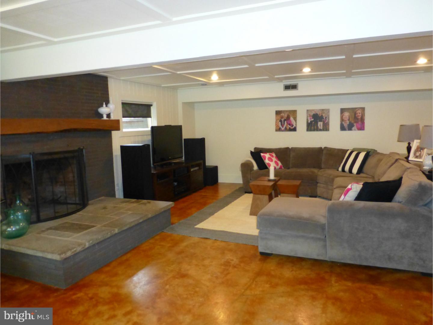 9 Jeffrey Road Reading, PA 19601 - Photo 10 of 16 Family Room