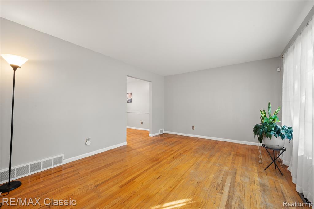 38540 Five Mile Road Livonia, MI 48154 - Photo 16 of 31 Gallery Image 16