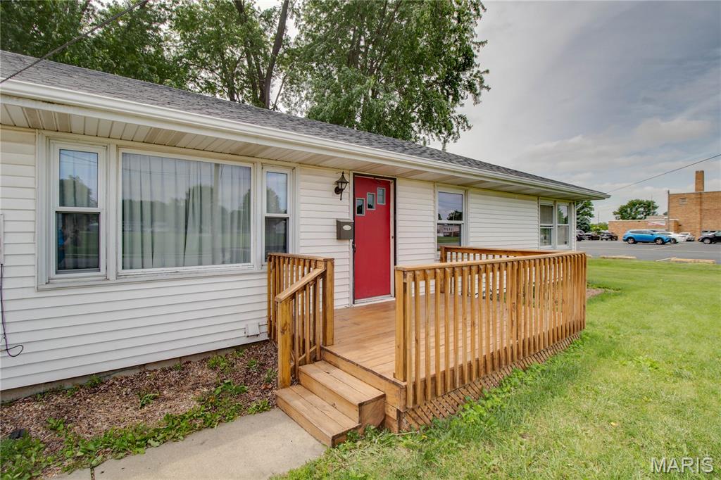 440 West State Street Waverly, IL 62692 - Photo 6 of 39