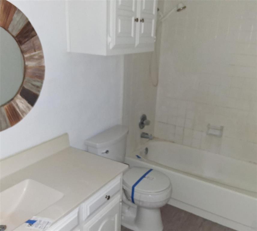 814 Oakbluff Drive Lancaster, TX 75146 - Photo 16 of 17 a bathroom with a sink a toilet and bathtub