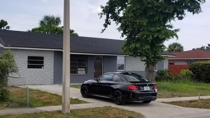 640 West 34th Street Riviera Beach, FL 33404 - Photo 1 of 13 Ext Front
