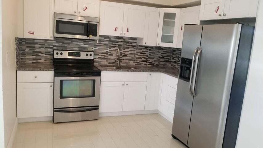 640 West 34th Street Riviera Beach, FL 33404 - Photo 11 of 13 Kitchen