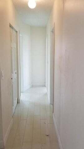 640 West 34th Street Riviera Beach, FL 33404 - Photo 10 of 13 Hallway