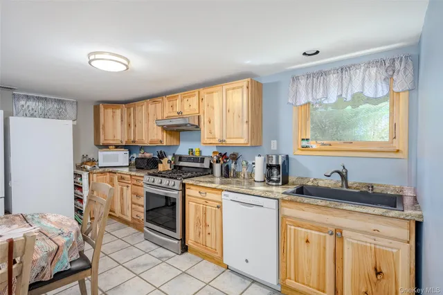 $725,000 | 218 Cliff Road West, Wading River, NY 11792