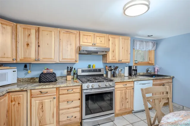 $725,000 | 218 Cliff Road West, Wading River, NY 11792