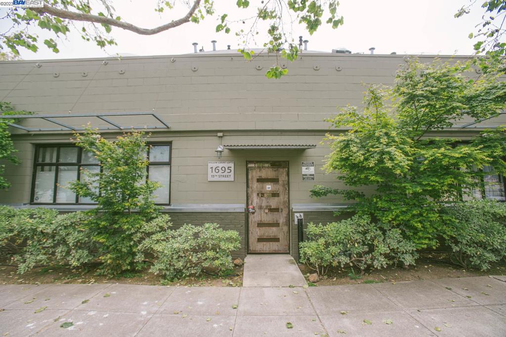 1695 15th Street Oakland, CA 94607 - Photo 22 of 22 front view of a house