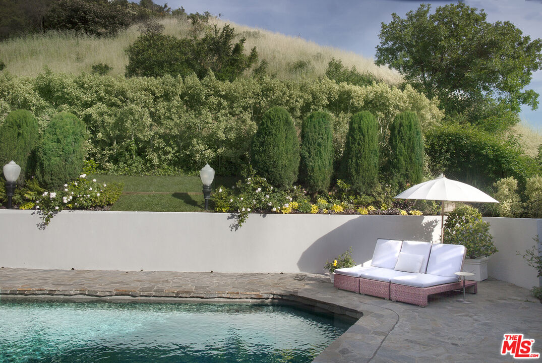 9770 San Circle Beverly Hills, CA 90210 - Photo 22 of 29 an outdoor view with patio