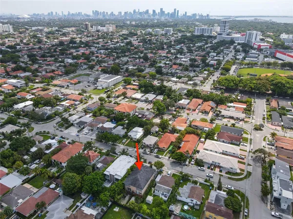 $5,900 | 2780 Southwest 33rd Avenue, Miami, FL 33133