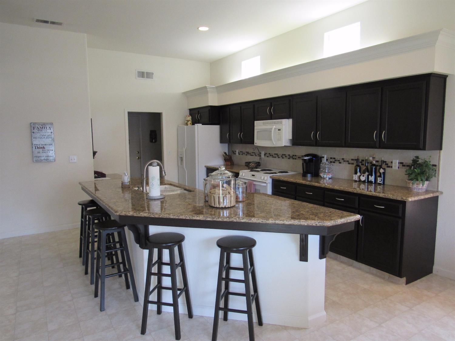 5219 West Decatur Avenue Fresno, CA 93722 - Photo 3 of 19 Gallery Image 3