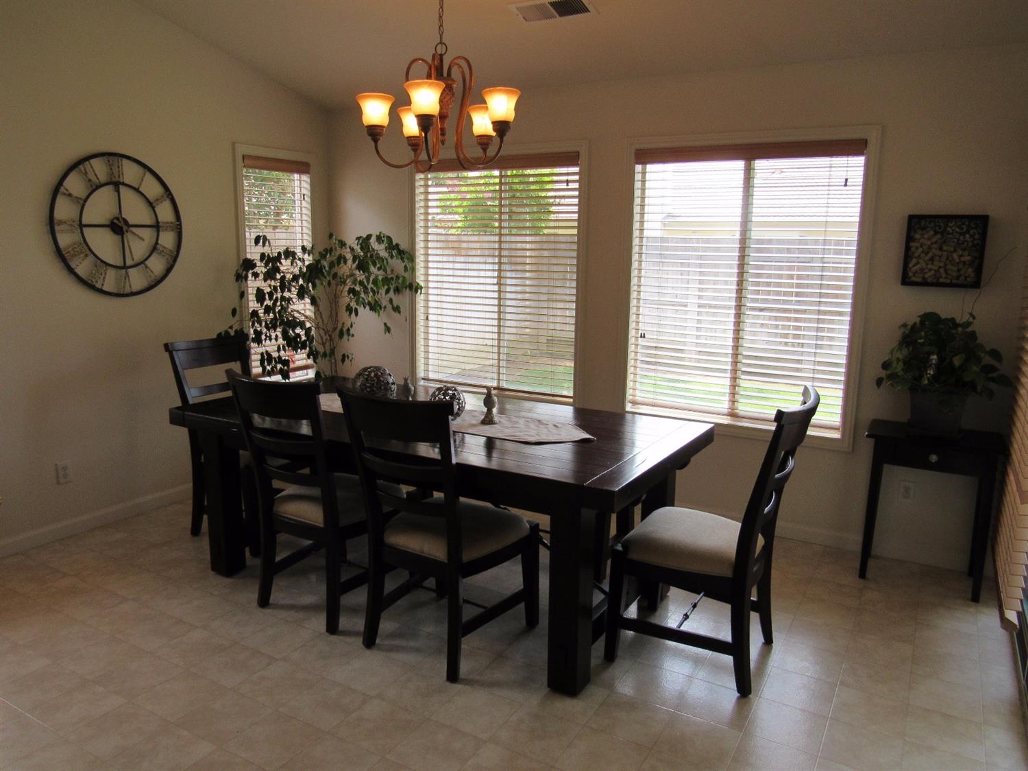 5219 West Decatur Avenue Fresno, CA 93722 - Photo 4 of 19 Gallery Image 4
