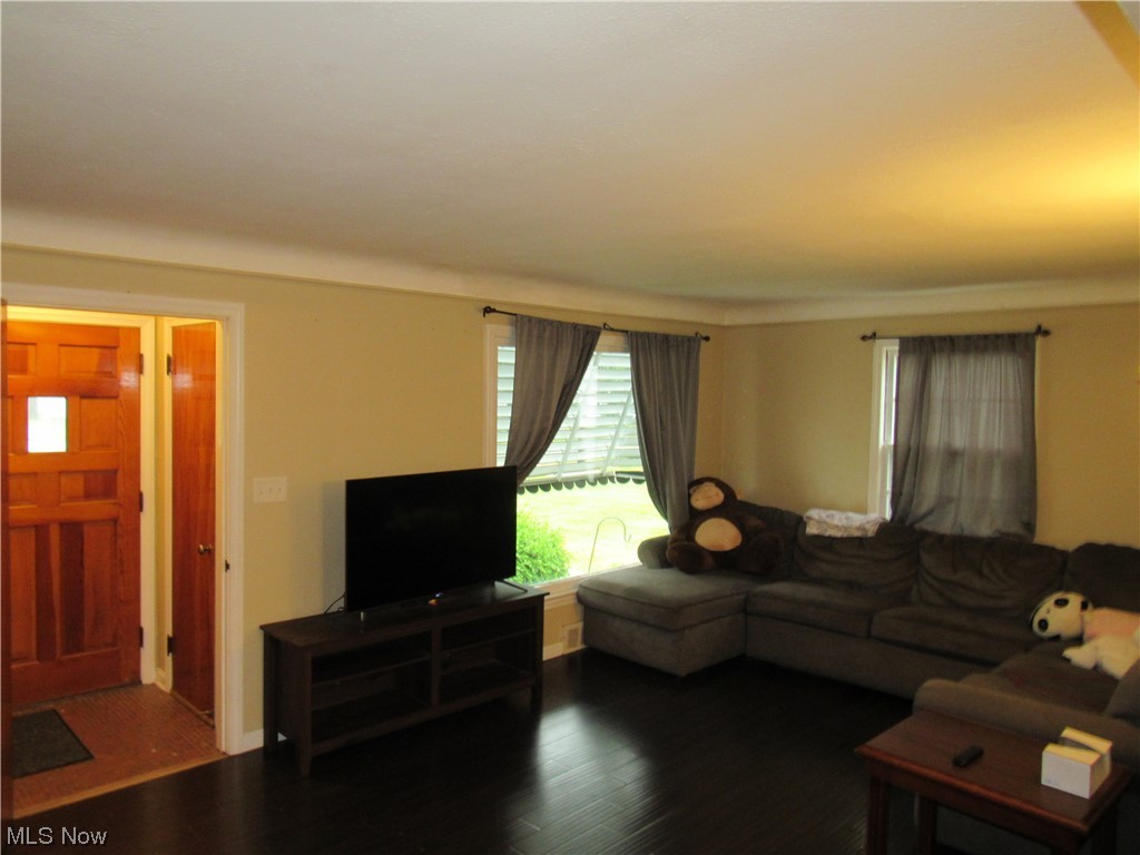 1679 Brainard Road Lyndhurst, OH 44124 - Photo 4 of 29