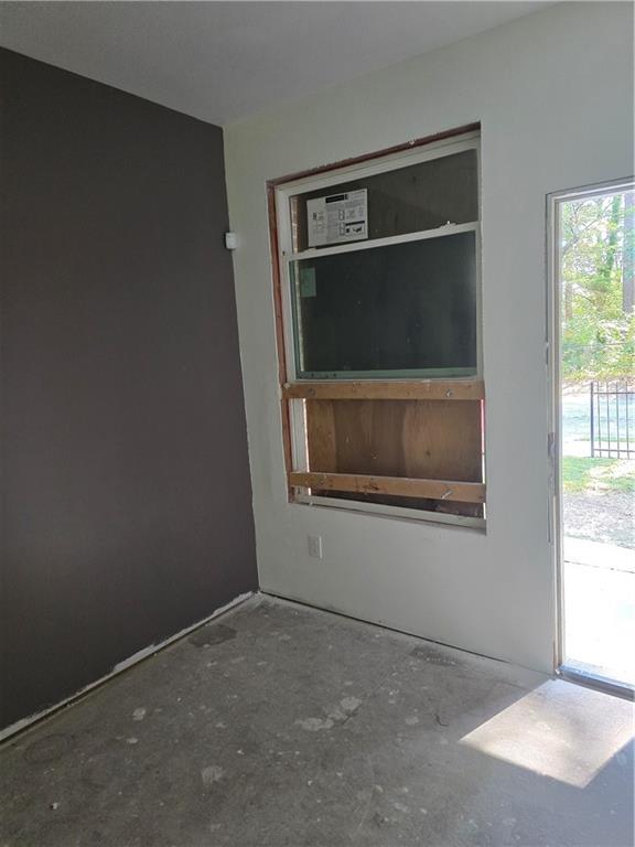 3725 Collier Drive Northwest Atlanta, GA 30331 - Photo 11 of 31 a living room with window