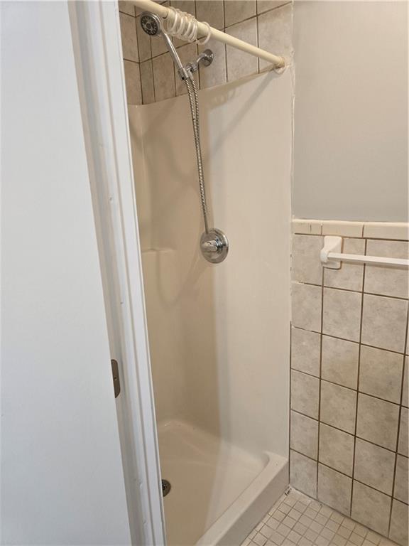 3725 Collier Drive Northwest Atlanta, GA 30331 - Photo 28 of 31 a bathroom with a shower
