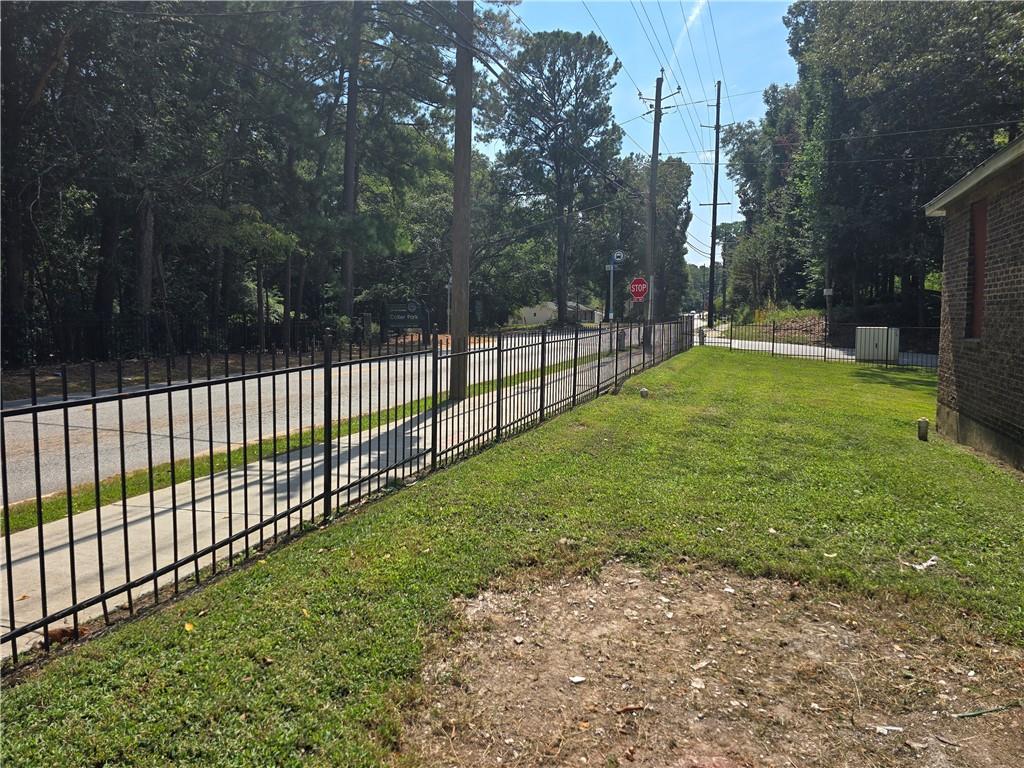 3725 Collier Drive Northwest Atlanta, GA 30331 - Photo 4 of 31 a view of a backyard with a fence
