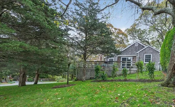 $1,000,000 | 3748 Noyack Road, Sag Harbor, NY 11963