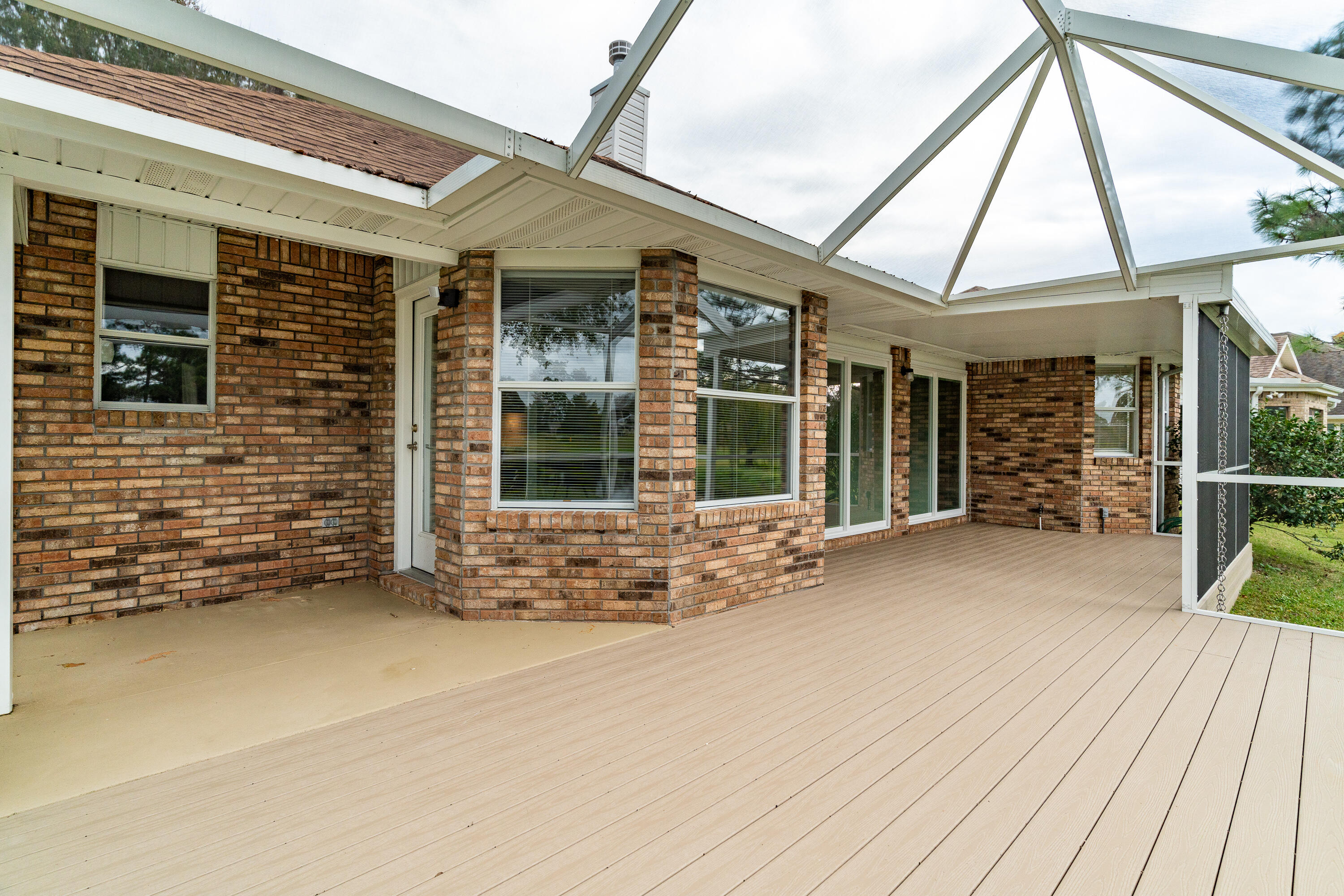 946 Shalimar Point Drive Shalimar, FL 32579 - Photo 33 of 63 a view of a patio with table and chairs and wooden floor