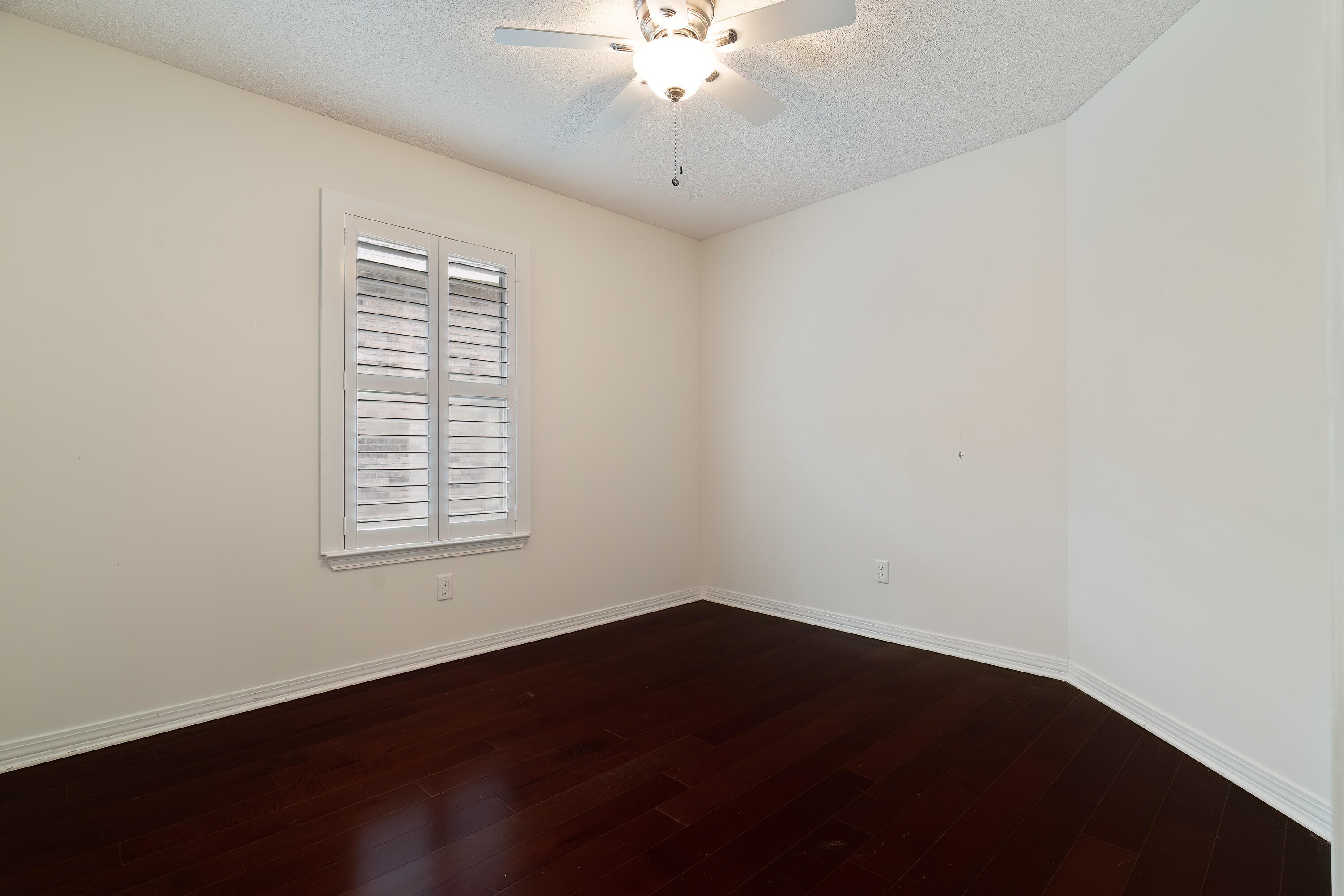 946 Shalimar Point Drive Shalimar, FL 32579 - Photo 38 of 63 an empty room with a window