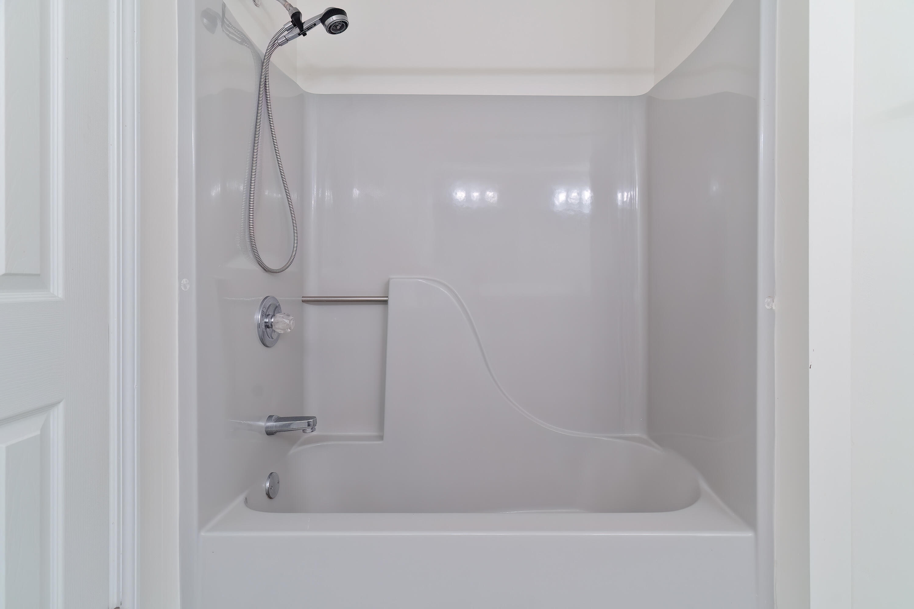 946 Shalimar Point Drive Shalimar, FL 32579 - Photo 42 of 63 a close view of a bathtub in bathroom