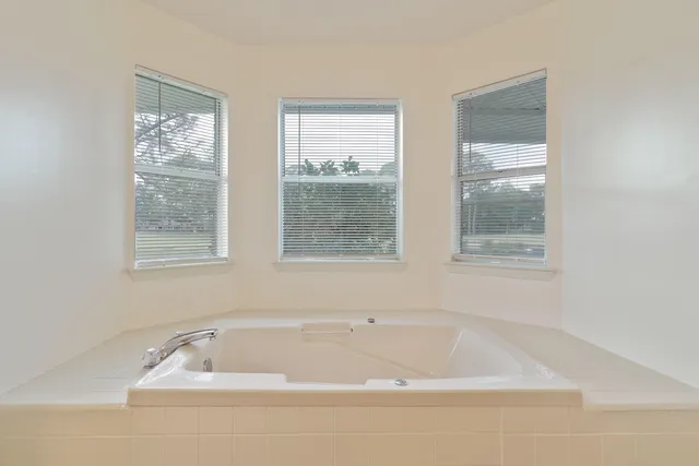 $494,000 | 946 Shalimar Point Drive, Shalimar, FL 32579