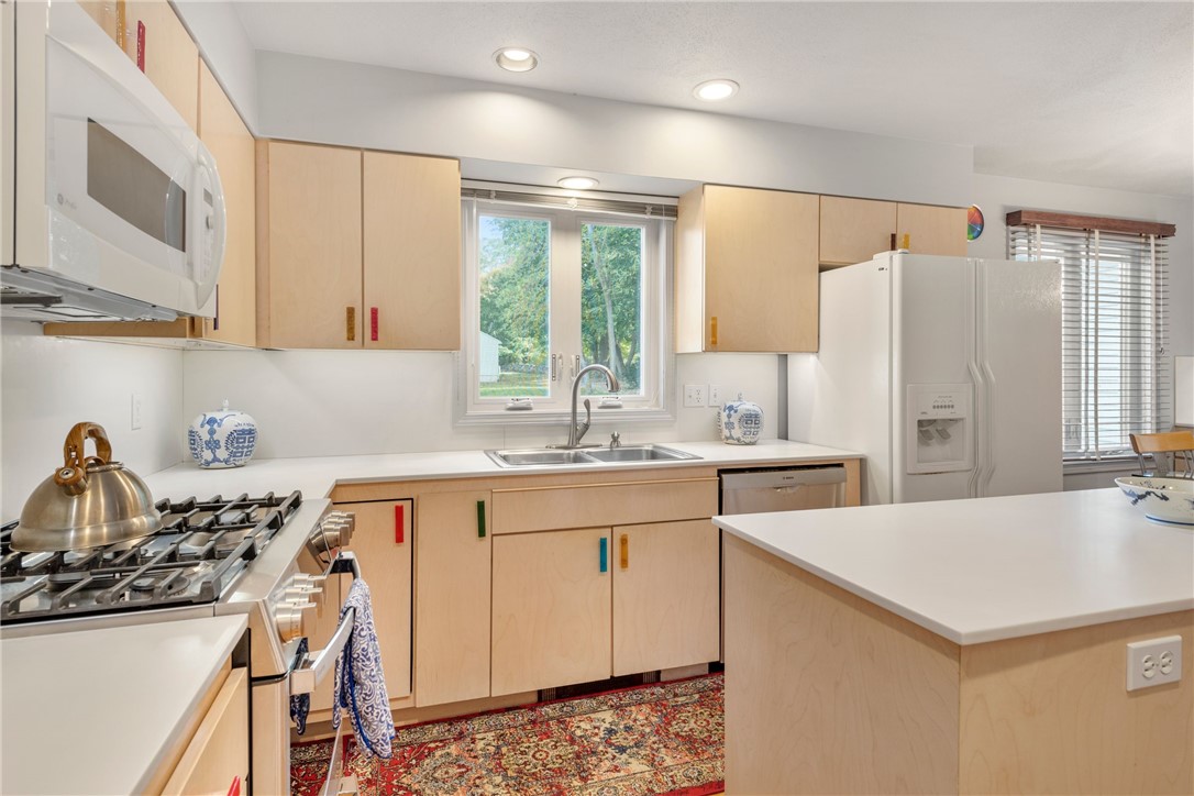 15 Hanley Farm Road Warren, RI 02885 - Photo 17 of 48