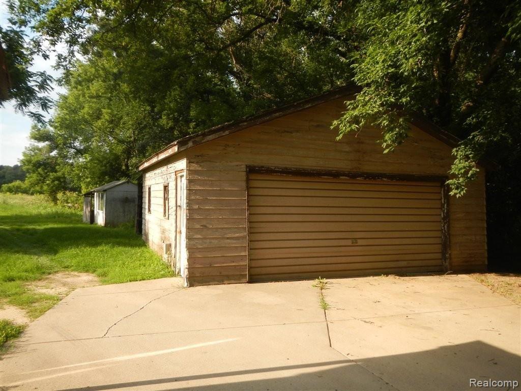 4600 McDowell Road Lapeer, MI 48446 - Photo 5 of 21 Garage