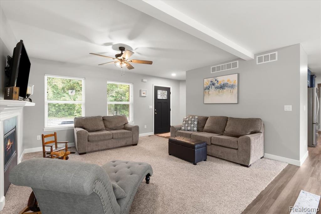 2230 Briar Ridge Wolverine Lake, MI 48390 - Photo 8 of 44
