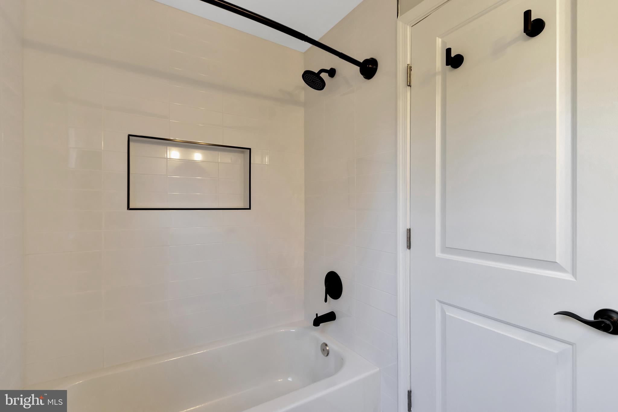 7112 Oxford Road Baltimore, MD 21212 - Photo 22 of 46 Hall Futh Bathroom