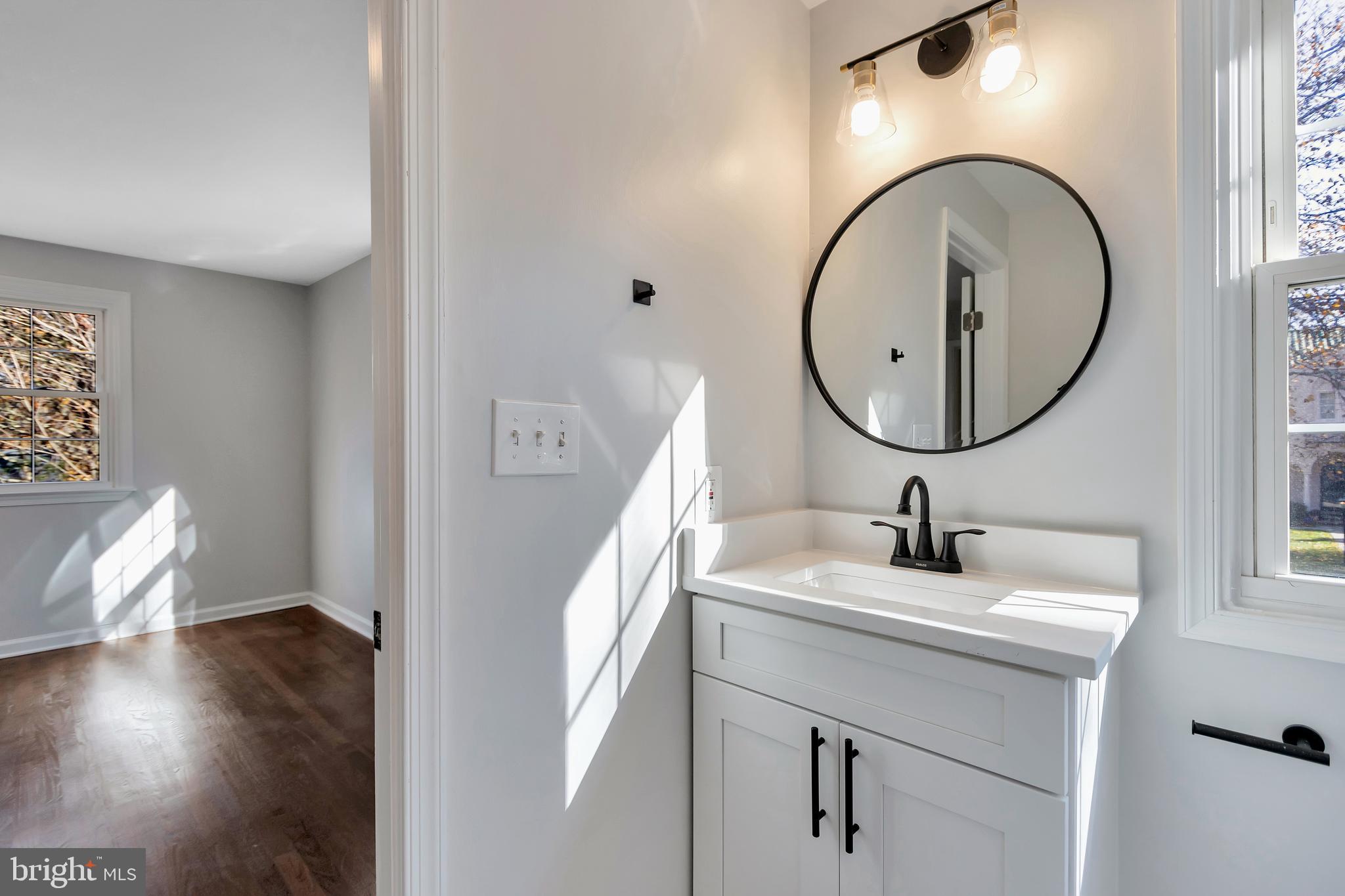 7112 Oxford Road Baltimore, MD 21212 - Photo 25 of 46 En Suite