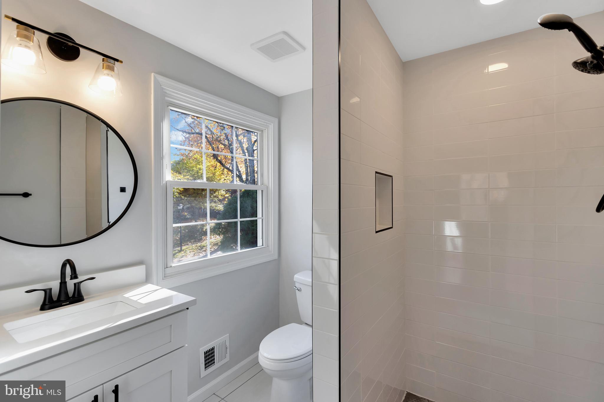 7112 Oxford Road Baltimore, MD 21212 - Photo 26 of 46 En Suite