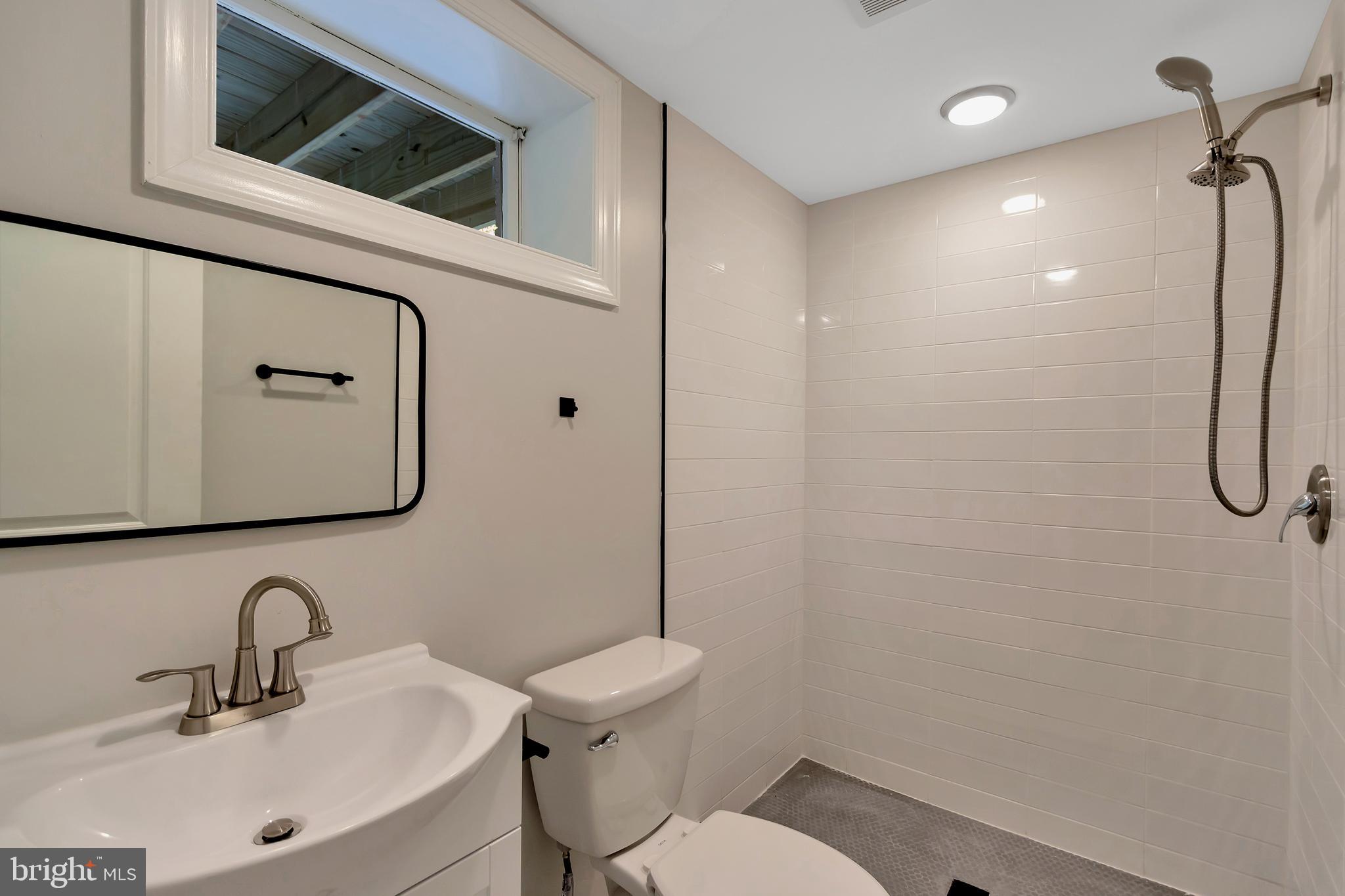 7112 Oxford Road Baltimore, MD 21212 - Photo 40 of 46 Basement Full Bathroom