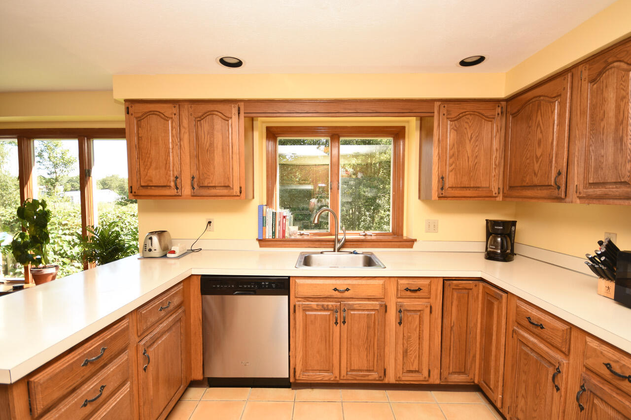 7 Valley Road Cape Elizabeth, ME 04107 - Photo 8 of 38 7 VALLEY KITCHEN 2