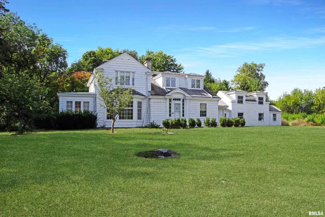 $370,000 | 304 North Locust Street, Delavan, IL 61734