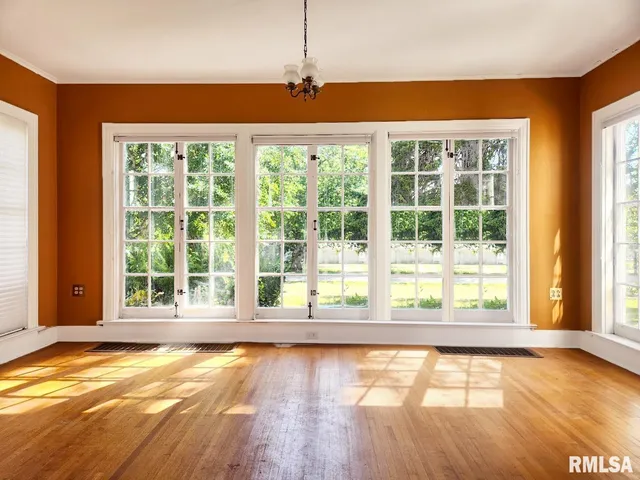 $400,000 | 304 North Locust Street, Delavan, IL 61734